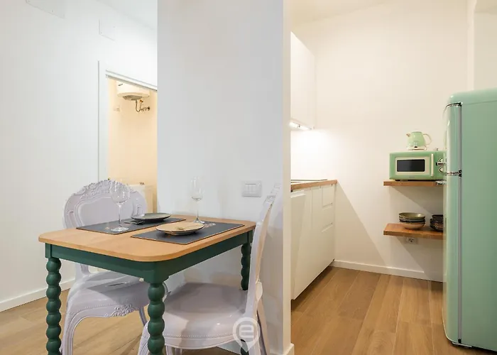 Cami's Corner - Heart Of Apartman